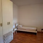 Rosen Garden Apartment *